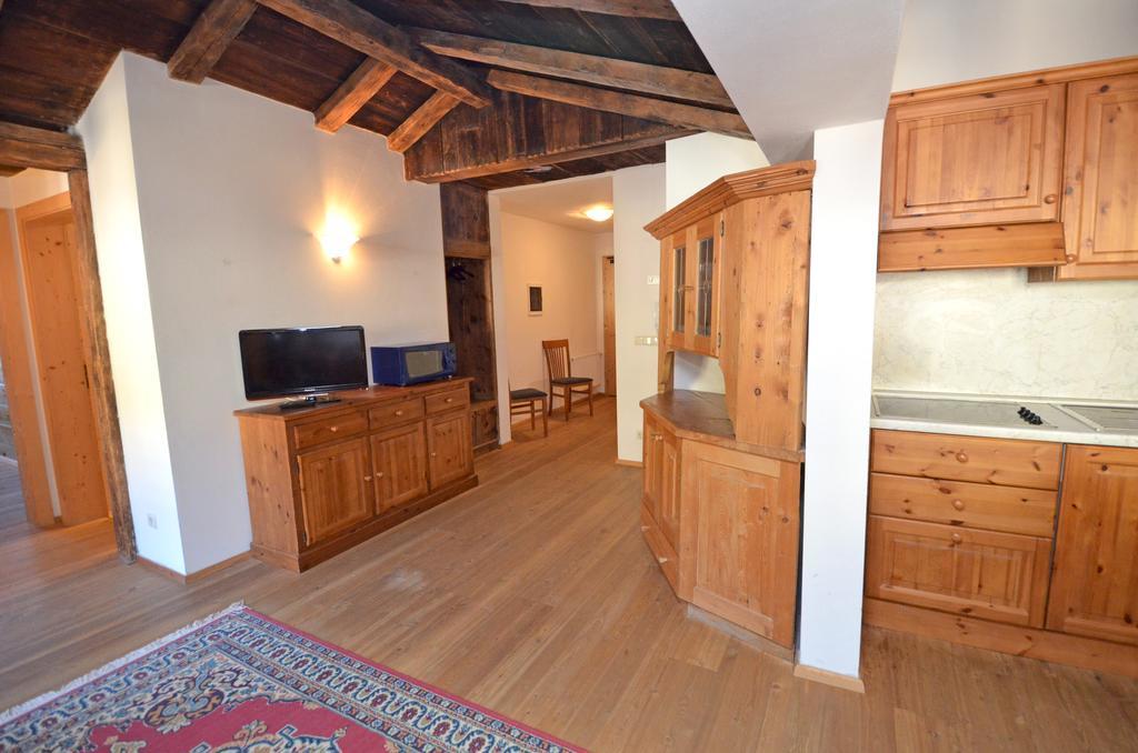 Aurturist Miramonti S Candido San Candido Room photo