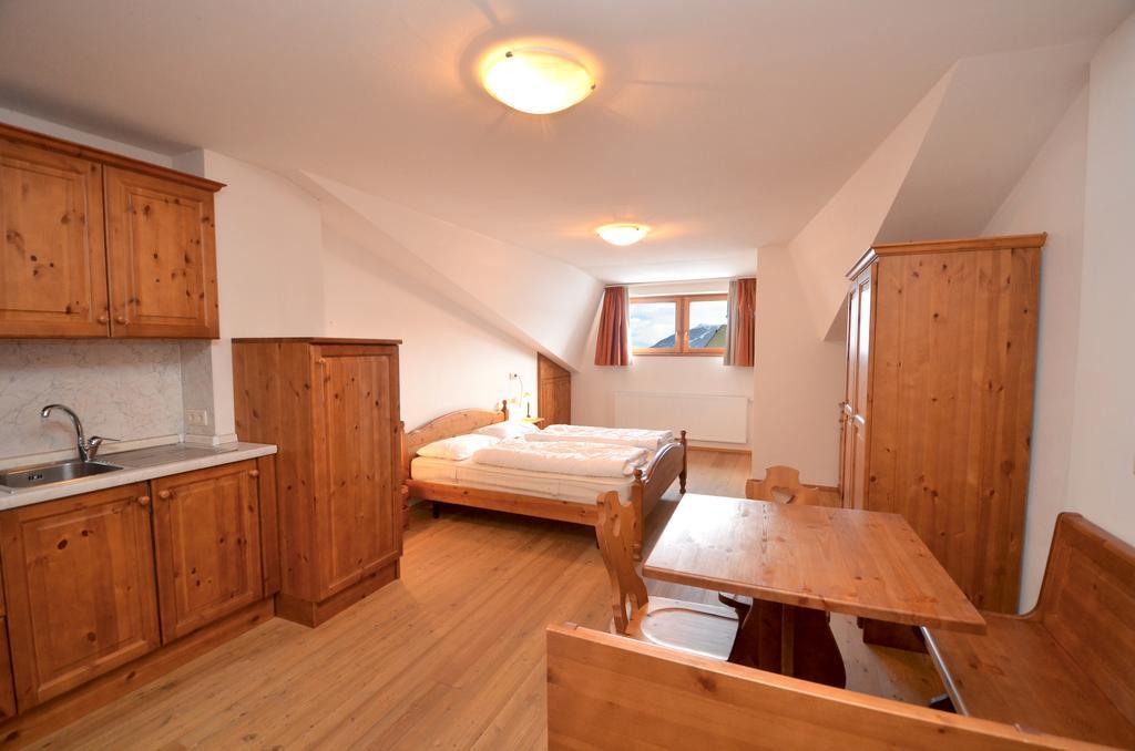 Aurturist Miramonti S Candido San Candido Room photo